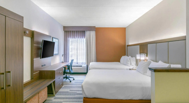 Четырёхместный люкс Holiday Inn Express Hotel & Stes Mt. Arlington Rockaway Area by IHG