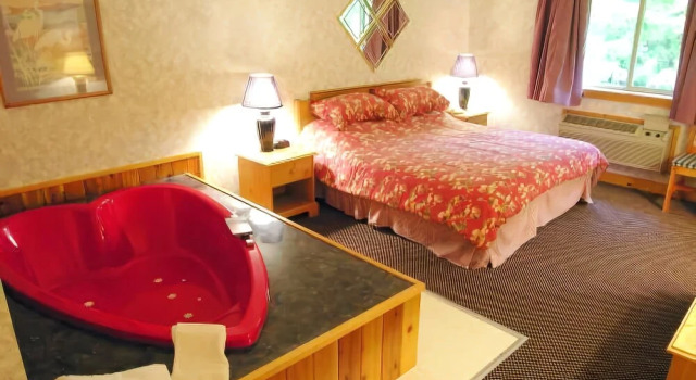 The Pinewood Lodge, Varaa Hotelli Au Gres Michigan