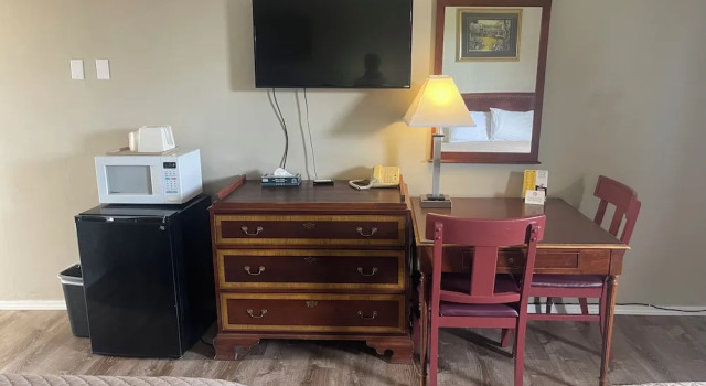 Четырёхместный номер Standard с балконом Motel Oasis