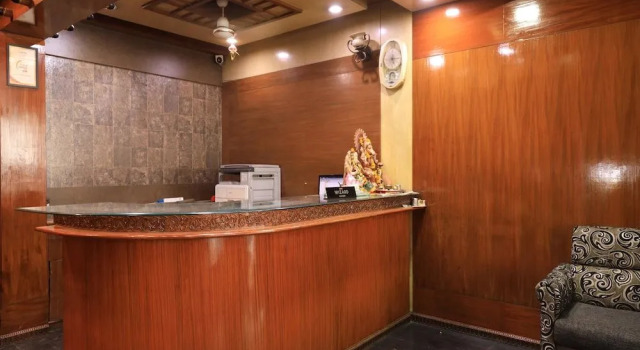 OYO Flagship 42122 Hotel Rahul, Забронировать Отель Нагпур штат Махараштра, рядом с Железнодорожный вокзал Нагпур