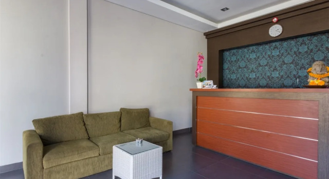 RedDoorz Plus @ Troppozone Legian, Забронировать Отель Отели в центре Легиан, в центре