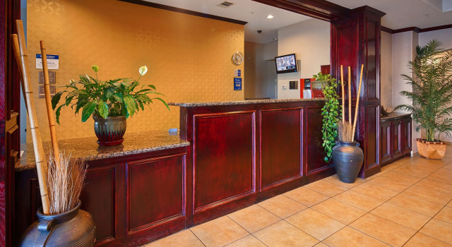 Best Western Lockhart Hotel & Suites, 예약 호텔 록하트 Texas Hill Country
