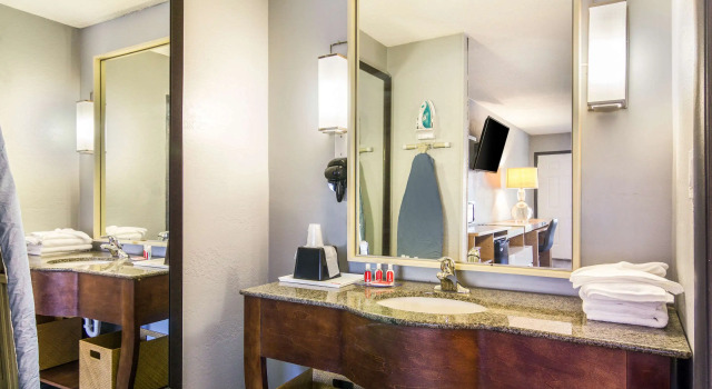 Suburban Studios Brunswick of I-95, Boek Mini-hotel Hotels in Georgia met parkeren, Parkeren