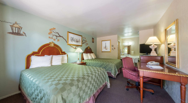 Четырёхместный номер Standard Americas Best Value Inn - Legends Inn