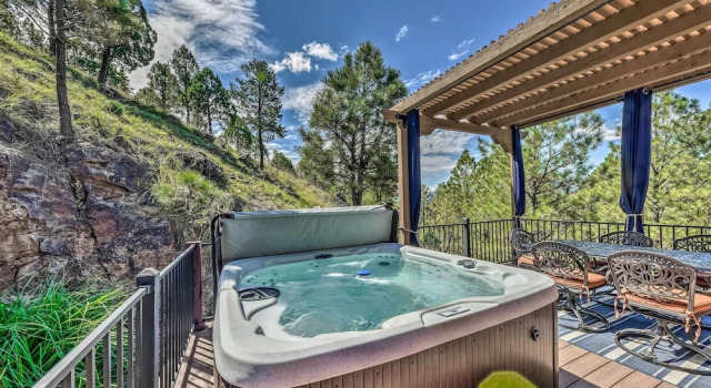 Коттедж Tranquil Ruidoso Cabin w/ Private Hot Tub!