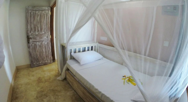 Bahari Ya Mawazo, Book Hotel Watamu 