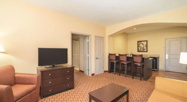 Двухместный люкс c 1 комнатой Comfort Inn & Suites Verona at Turning Stone Resort Casino