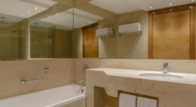 Четырёхместный номер Deluxe с видом на океан Sheraton Miramar Hotel & Convention Center