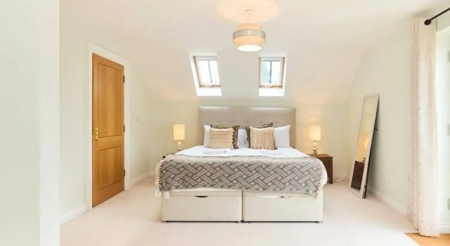 The Bourton-on-the-water Place - Lovely 5bdr House With Parking + Garden