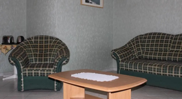 Pine Wood Apartment 8, Book Lejlighed Hoteller i Western Transdanubia med parkering, Parkering