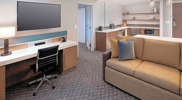 Двухместный люкс c 1 комнатой Delta Hotels by Marriott Seattle Everett