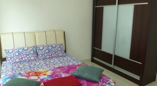 Номер Standard с 4 комнатами с балконом и с видом на бассейн Indah Alam Vacation Home