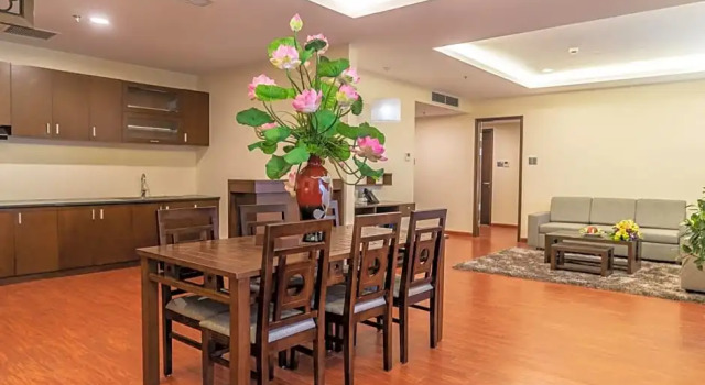 Двухместный люкс с балконом Sai Gon Phu Tho Hotel
