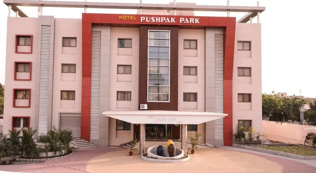 Hotel Pushpak Park