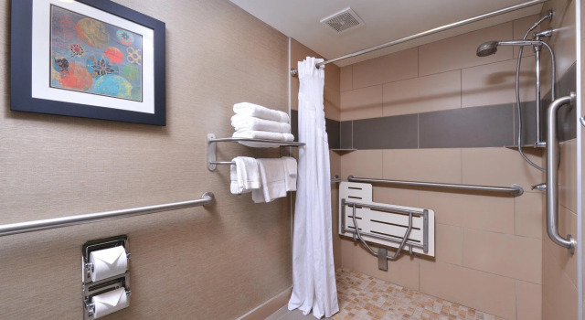 Четырёхместный номер Standard Holiday Inn Little Rock West Financial Parkway