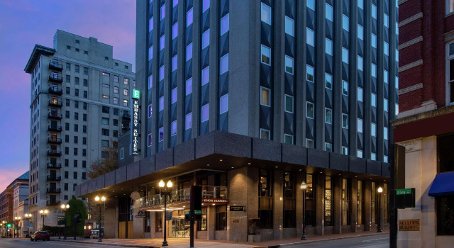Номер Standard Embassy Suites By Hilton Knoxville Downtown