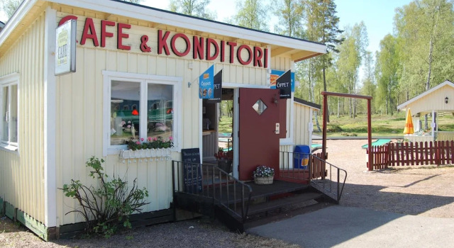 Linderås café och  Bed & Breakfast, Rezerwuj Hotel Tranas Jonkoping