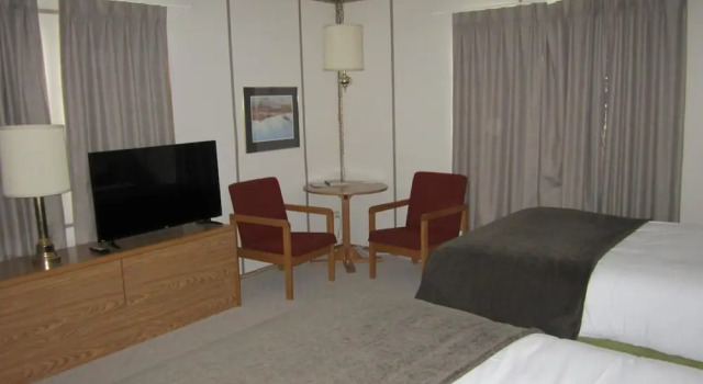 Triple J Hotel & Cabins, Boek Hotel Dawson City Yukon