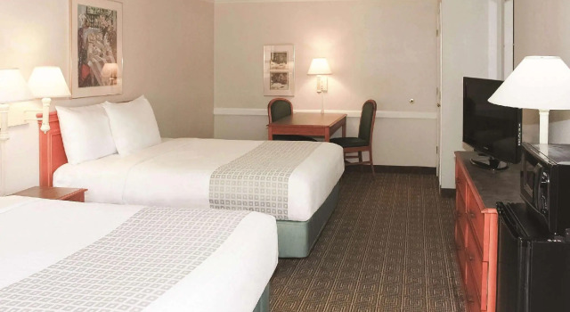 Четырёхместный номер Deluxe La Quinta Inn by Wyndham Tyler