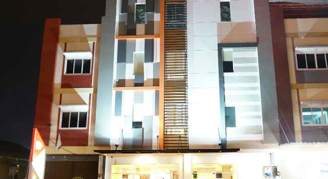 Номер Business Central Front One Inn Jakarta Airport