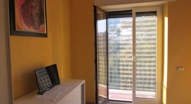 Wonderful Amalfi Coast Apartment Overlooking the sea With Free Wifi and Parking, Забронировать Апартаменты/квартира Виетри Салерно