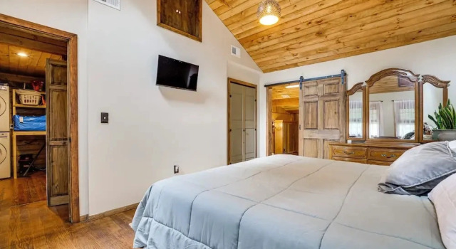 Ski, Swim, Relax: Old-fashioned Poconos Getaway, Book Feriehus Pocono Pines Monroe County
