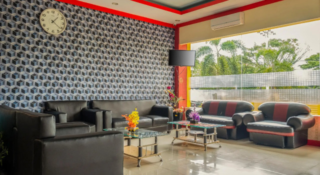 OYO 329 Hotel Darma Nusantara 2, Book Hotel Hotels in Sulawesi with Parking, Parking