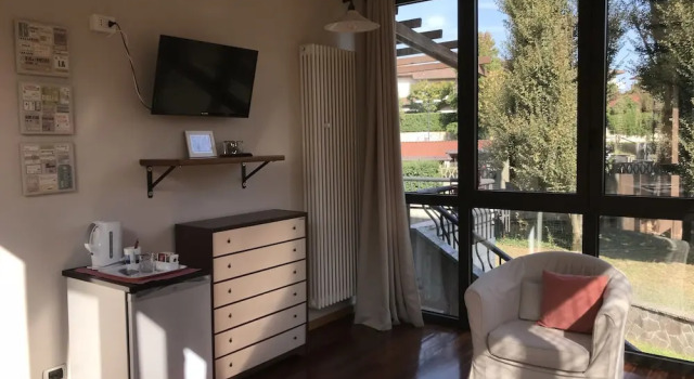 Beija-Flor b&b, Prenota Bed & breakfast Verano Brianza Lombardia