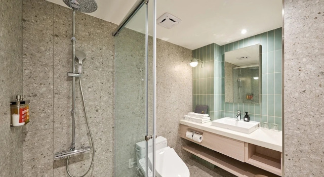 Четырёхместный номер Superior с балконом Howard Lake Resort Shihmen Dam