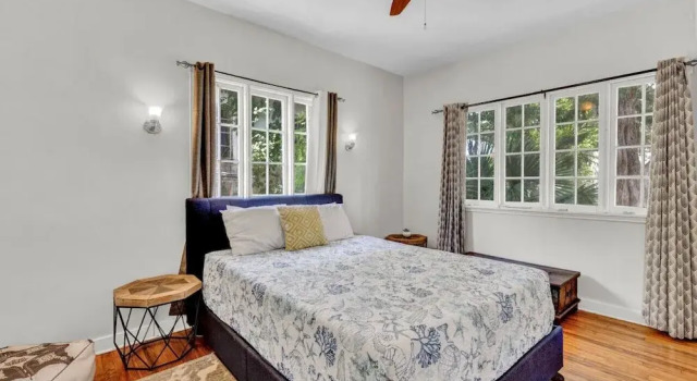 Коттедж Spanish Beach Bungalow