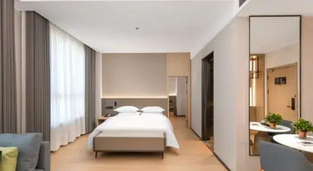 Люкс Luxury Nanyuan E Home Plus Hotel (Jinniu Commercial Street Shop, Jianshan, Haining)