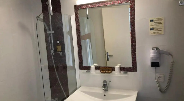 Четырёхместный номер Standard Дуплекс рядом с пляжем Golf Hôtel