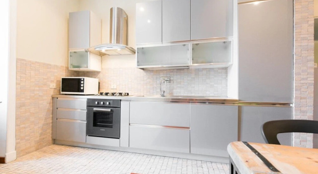 Wonderful 3bed in San Giovanni Very Close to Metro, Prenota Hotel San Giovanni Roma