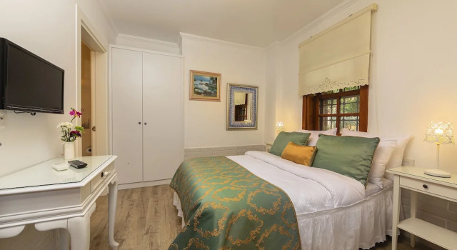 Двухместный номер Traditional с балконом и с видом на внутренний двор Zemira Garden Hotel