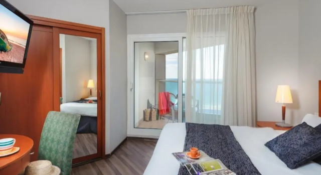Suite junior con balcón y con vista al mar Arena by the Beach