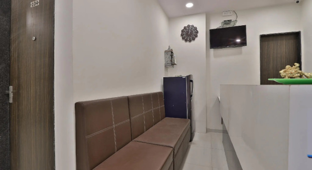 OYO 42957 Hotel Radhanand