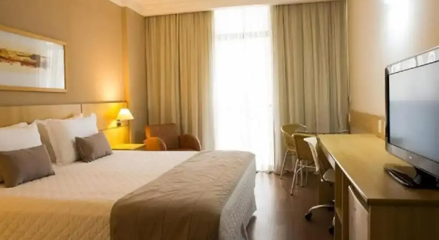Номер Deluxe с балконом Victory Business Hotel