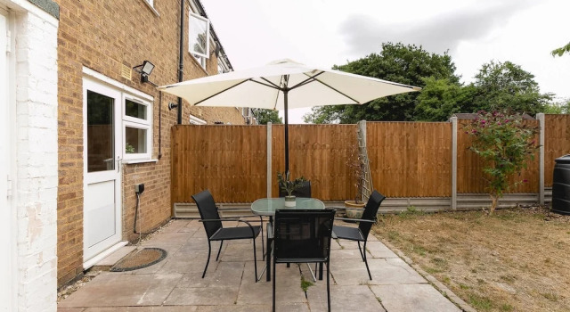 Skyvillion - Lush 2 Bed Hydean Way House & Garden, Varaa Huoneisto Asunnot kohteessa Merseyside, Huoneisto