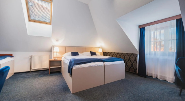 Hotel U Královny Elišky, Забронировать Отель Отели Краловеградецкий края 4 звезды, рядом с White Lady on the castle Jindrichuv Hradec, 4*