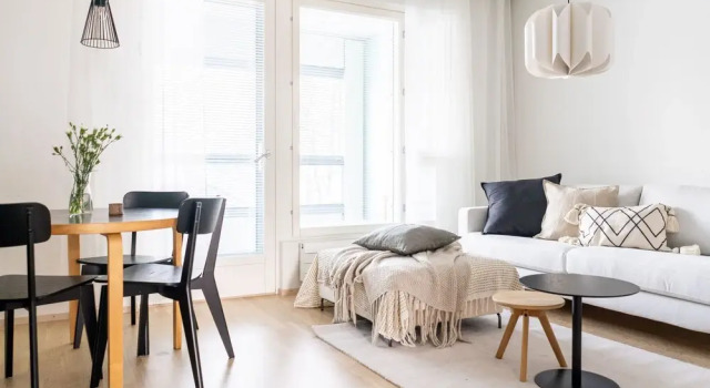 1br apartment with balcony by university