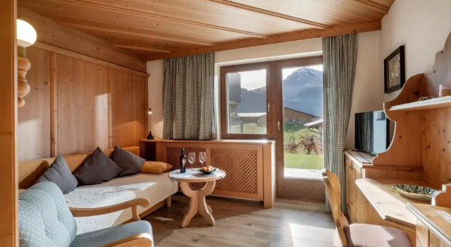 Landhaus Elfi, Rezerwuj Dom wakacyjny Hotele w Tyrol z parkingiem, Parking