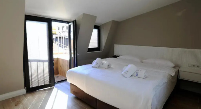 Двухместный номер Standard с балконом Sel Suite Hotel