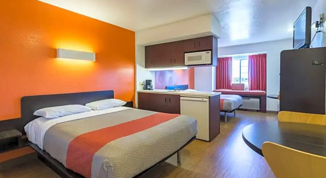 Vierer Suite Motel 6-Huron, OH - Sandusky