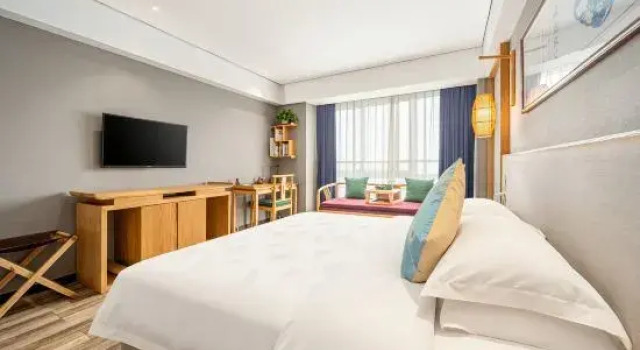 Люкс Executive Baihai Holiday Inn