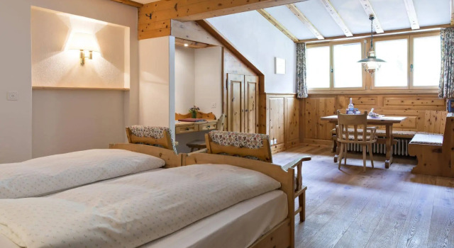 Hotel Chesa Randolina, Book Hotel Hoteller i Bregaglia Valley med parkering, Parkering