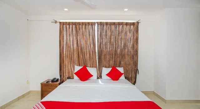 OYO Flagship 16626 Rajkamal Stay Inn Airport Road