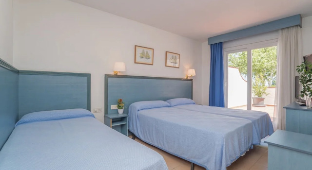 Трёхместный номер Standard с балконом Hotel Platja dAro