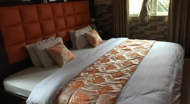 Номер Classic Twin Tower Hotel