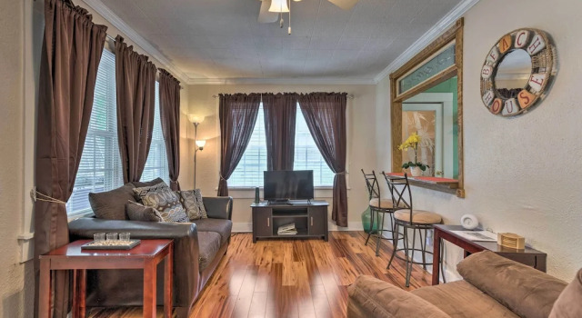 Cozy Gulfport Home: Walk to Beach, Marina & Casino, Забронировать Отель Галфпорт Миссисипи - побережье, рядом с Harbor Square Park