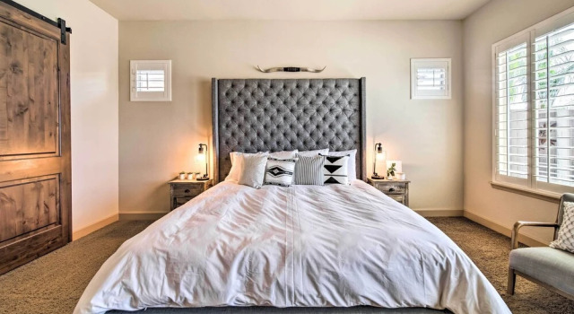 Коттедж с 4 комнатами Resort-style Pool & Spa: Upscale Goodyear Home